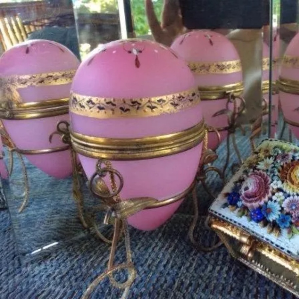 Large Palais Royal opaline egg casket box